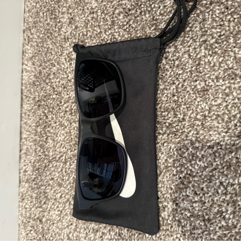 Nike Black Sunglasses - Picture 7 of 7
